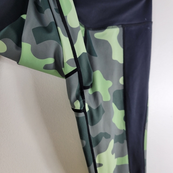 DoYouEven Spellout High Rise Cross Waist Camo Ankle Leggings - Picture 8 of 9